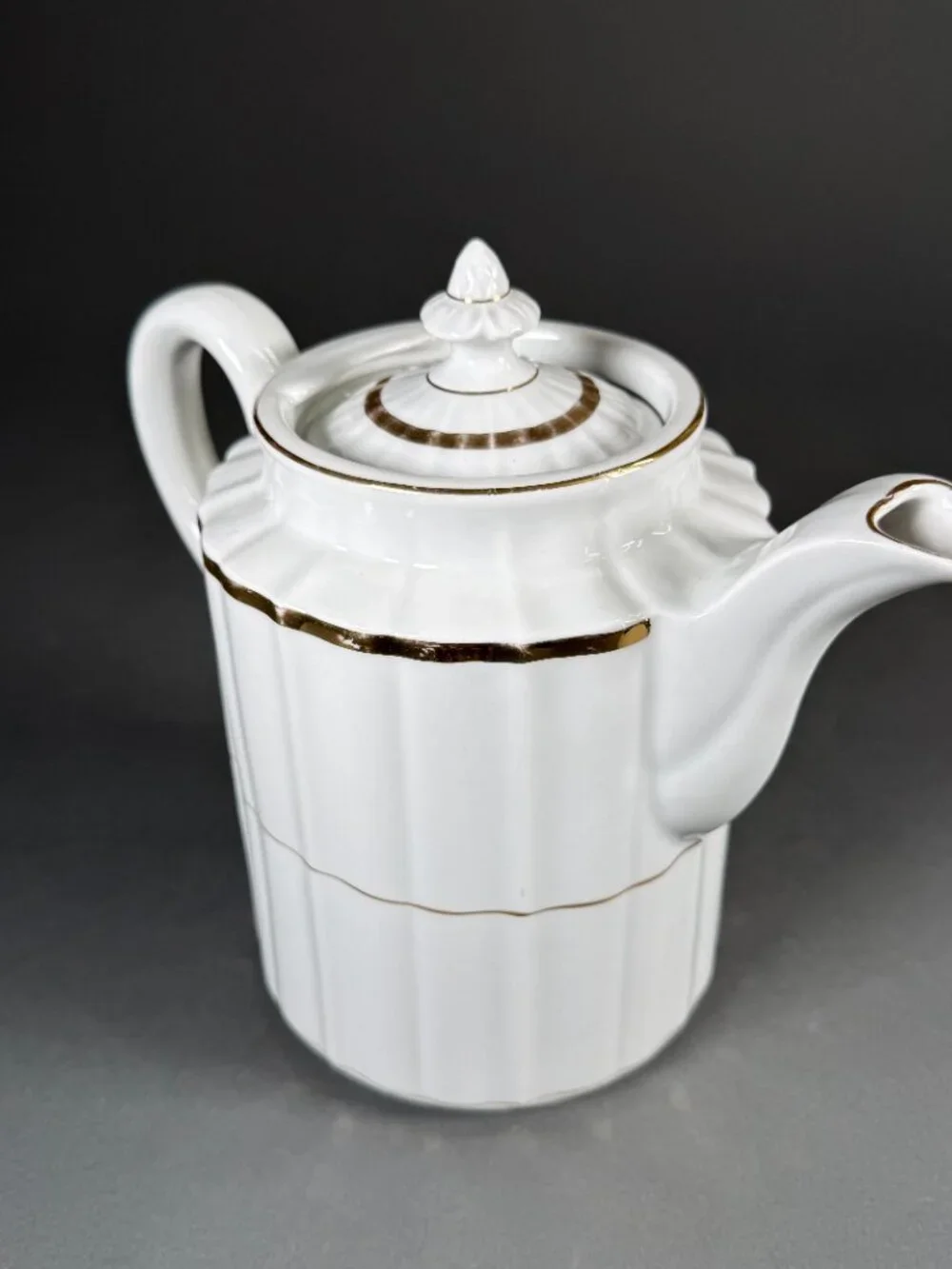 Vtg Kahla Germany White Porcelain Teapot Coffee Pot Gold Gilt Ribbed Scalloped
